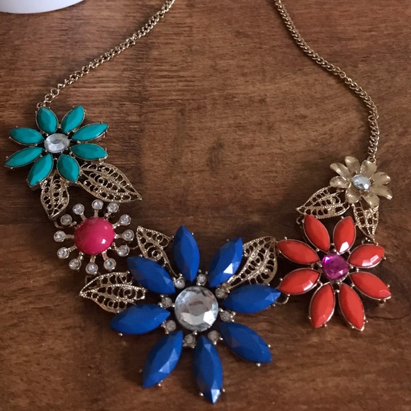 Jewelry - 🍁LAST CHANCE🍁 Colorful Floral Statement Necklace